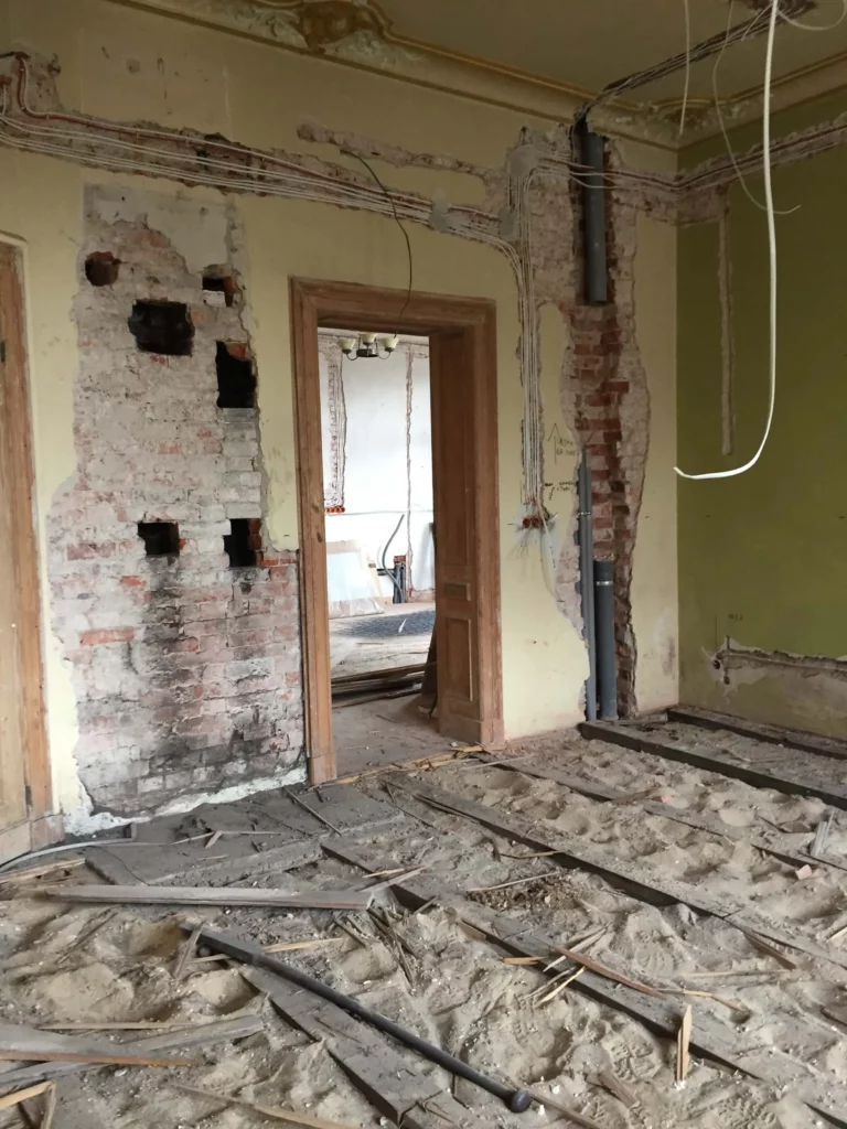 Sala lustrzana przed remontem