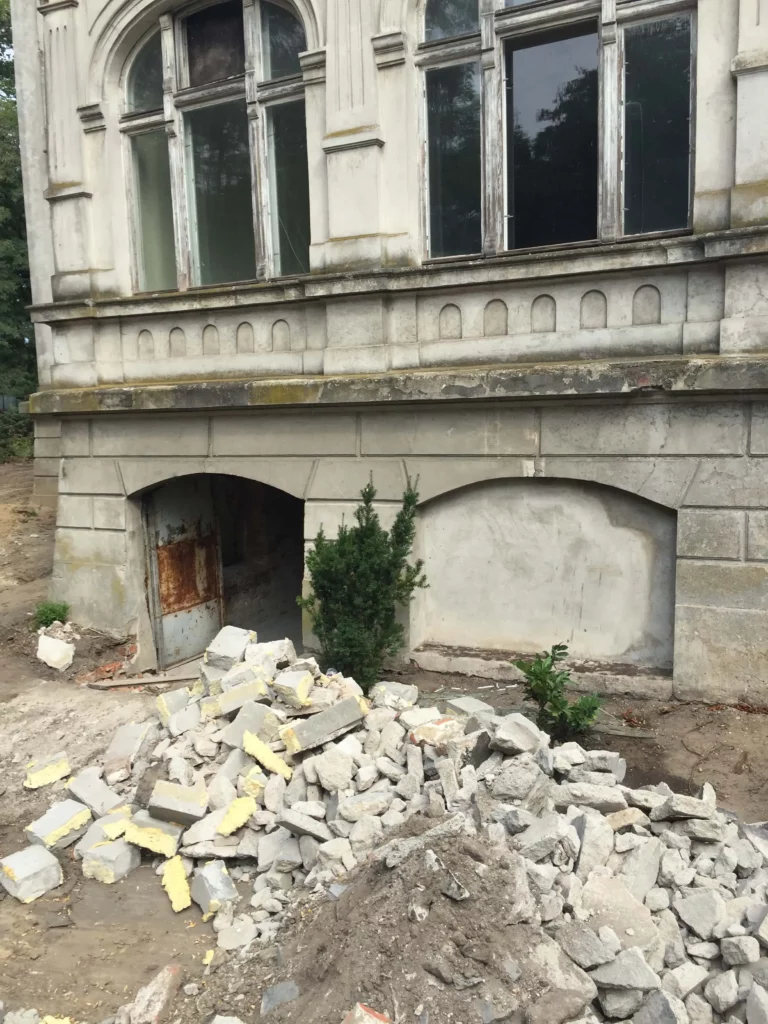 Wejście do Willi Berlińskiej przed remontem